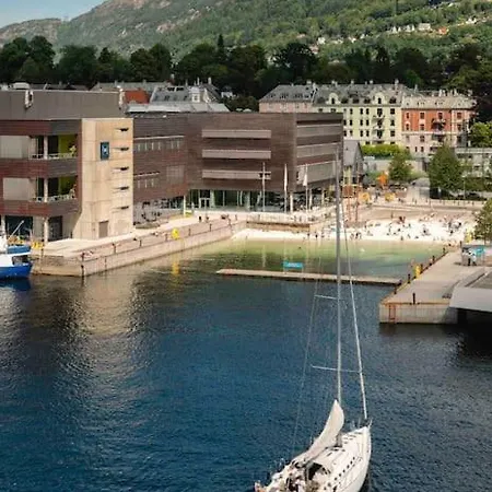Sentrums-naer Med Sjoutsikt Apartamento *